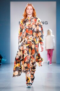 Damo-Wang-RTW-SS20-New-York-0989-1567783503.thumb.jpg.e1f823c4aa6fe9c5f4be48dd0687895d.jpg