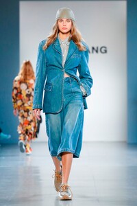 Damo-Wang-RTW-SS20-New-York-0996-1567783522.thumb.jpg.f00fa9bb57831dd05348475747435f87.jpg