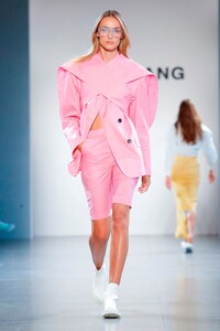 Damo-Wang-RTW-SS20-New-York-1033-1567783657.thumb.jpg.7dd942b9adc6f41be946609359af2e64.jpg