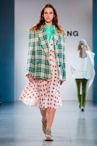 Damo-Wang-RTW-SS20-New-York-1063-1567783740.thumb.jpg.197c269655e1a0fc369374f0bcc57936.jpg