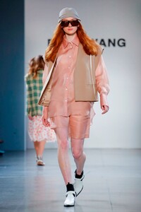 Damo-Wang-RTW-SS20-New-York-1068-1567783757.thumb.jpg.9b5557bb478ebf60f64bddb38ef86c9b.jpg