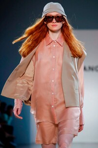 Damo-Wang-RTW-SS20-New-York-1070-1567783760.thumb.jpg.3a3d23acb541b2dc59ea77620c18c831.jpg