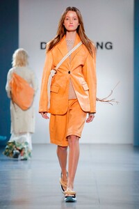 Damo-Wang-RTW-SS20-New-York-1092-1567783827.thumb.jpg.0927f73b9f7e9ac7c00726d2697378eb.jpg