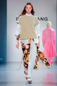 Damo-Wang-RTW-SS20-New-York-1119-1567783928.thumb.jpg.c3635486517f358b5b58335810fce510.jpg