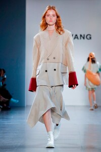 Damo-Wang-RTW-SS20-New-York-1142-1567784006.thumb.jpg.f06cc2a8fbef85ef516d812d232b11a9.jpg