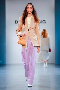 Damo-Wang-RTW-SS20-New-York-1146-1567784027.thumb.jpg.d3ed7250263c67299f30de50eb4c3f74.jpg