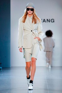 Damo-Wang-RTW-SS20-New-York-1157-1567784069.thumb.jpg.e1bd2ff2f71581a7c884c4a0a34f7d66.jpg