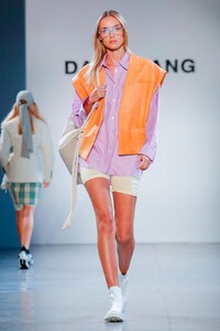 Damo-Wang-RTW-SS20-New-York-1165-1567784089.thumb.jpg.34cd0a3ecb23499f860dc747f77e8b8a.jpg