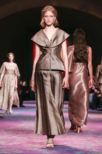 Dior-Haute-Couture-SS20-Paris-0644-1579532974.thumb.jpg.08bf84f90085600057e7aa6dbb1b06c6.jpg