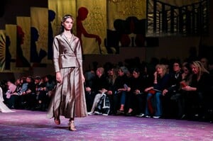 Dior-Haute-Couture-SS20-Paris-5337-1579536347.thumb.jpg.3ab92171d630ac943db075ec48942c7f.jpg