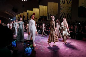 Dior-Haute-Couture-SS20-Paris-6307-1579536938.thumb.jpg.2816ffd4f4a6dd688f6f3d90e342fcc8.jpg