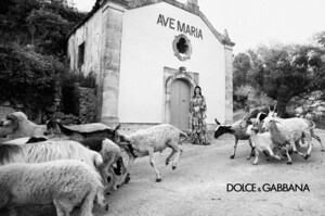 Dolce-Gabbana-Spring-Summer-2020-Campaign09.jpg