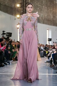 Elie-Saab-Haute-Couture-SS20-Paris-0187-1579697917.thumb.jpg.d183f34282be3855272b0db2855b4f0d.jpg