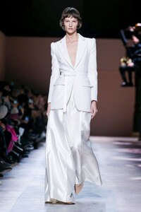 Givenchy-Haute-Couture-SS20-Paris-3228-1579638629.jpg