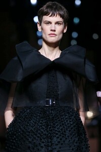 Givenchy-Haute-Couture-SS20-Paris-3317-1579638735.thumb.jpg.365af72fc3d80f18d818ba80eb0e8bf7.jpg