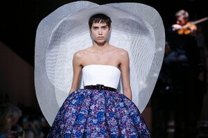 Givenchy-Haute-Couture-SS20-Paris-3371-1579638803.jpg