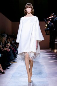 Givenchy-Haute-Couture-SS20-Paris-3431-1579638853.thumb.jpg.83e923987b018ba524a984a7ed7c9b5e.jpg