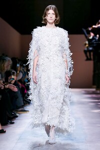Givenchy-Haute-Couture-SS20-Paris-3441-1579638860.thumb.jpg.021abb4e9d00054b6c62dab0b137ce67.jpg
