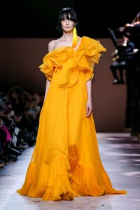 Givenchy-Haute-Couture-SS20-Paris-3520-1579638936.thumb.jpg.7964b80535625d4d62b3f2f791a98540.jpg