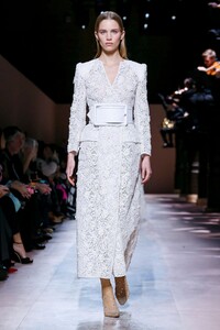 Givenchy-Haute-Couture-SS20-Paris-3626-1579639062.thumb.jpg.b592457e024ed30ab57d003329165a20.jpg