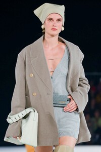 Jacquemus-Menswear-FW20-Paris-6506-1579370178.thumb.jpg.b0318d2f4e36d6402b59a75c5e69186b.jpg