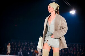 Jacquemus-Menswear-FW20-Paris-8241-1579373831.thumb.jpg.7dd340a42c064360ee96803c7609e9e7.jpg