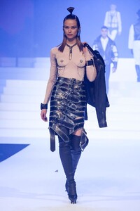 Jean-Paul-Gaultier-Haute-Couture-SS20-Paris-4553-1579729023.thumb.jpg.8d3d2f65a7c01dd742ef0fe592990f87.jpg