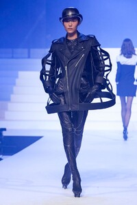 Jean-Paul-Gaultier-Haute-Couture-SS20-Paris-4579-1579729077.thumb.jpg.b744a21924ecc53261f9fc9ffc6fcd6e.jpg