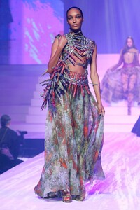 Jean-Paul-Gaultier-Haute-Couture-SS20-Paris-5399-1579730746.thumb.jpg.11f007ec428e2c00ded0f459c4c6e06a.jpg