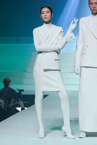Jean-Paul-Gaultier-Haute-Couture-SS20-Paris-5733-1579731259.thumb.jpg.7c6dd0ece43254d51735d9e0f87dfe05.jpg