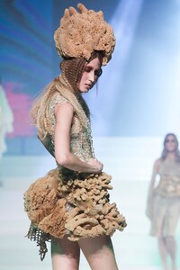 Jean-Paul-Gaultier-Haute-Couture-SS20-Paris-5851-1579731403.thumb.jpg.1d1c222fbcdbbb21349f3de313af4255.jpg