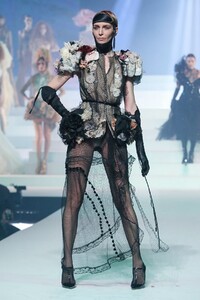 Jean-Paul-Gaultier-Haute-Couture-SS20-Paris-6186-1579731789.thumb.jpg.5ebd55271b8355124a7469532ca03bba.jpg