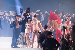 Jean-Paul-Gaultier-Haute-Couture-SS20-Paris-6285-1579731946.thumb.jpg.bcaad0da1d1350899d6a20611c30404e.jpg