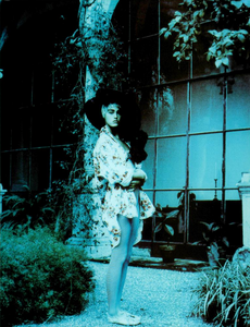 Lindbergh_Vogue_Italia_June_1985_05.thumb.png.45c3d84ed3088d3fafff9fa6e3ff7168.png