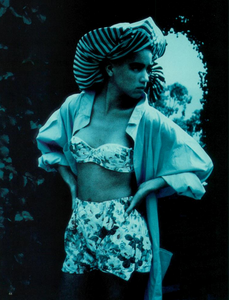 Lindbergh_Vogue_Italia_June_1985_08.thumb.png.69df7085fba9baae0b45c74c2dcf2917.png