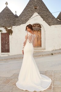 MONAHAN-ML12669-ILLUSION-NECK-WITH-FLORAL-LACE-CREPE-SKIRT-BUTTON-UP-BACK-WEDDING-DRESS-MADI-LANE-BRIDAL1.thumb.jpg.c25459319945795c0d5d501964b0cbd0.jpg