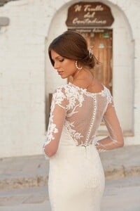 MONAHAN-ML12669-ILLUSION-NECK-WITH-FLORAL-LACE-CREPE-SKIRT-BUTTON-UP-BACK-WEDDING-DRESS-MADI-LANE-BRIDAL2.thumb.jpg.502a7810633915ce61c1925ba230f394.jpg