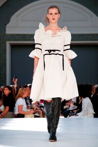 Molly-Goddard-RTW-SS20-London-7765-1568475117.thumb.jpg.766ed7c0ee4d1f9abc43b97ac85f124c.jpg