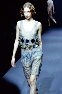 PRADA-SPRING-1999-RTW-DETAIL-82-ZORA-STARR-CN10032948.thumb.jpg.c0d976d9c53c07c8aa6313abb6a56183.jpg