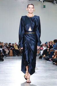Schiaparelli-Haute-Couture-SS20-Paris-6143-1579515961.thumb.jpg.9a05f565e6fa2a5ee03cbd826bd9e79b.jpg