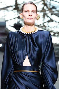 Schiaparelli-Haute-Couture-SS20-Paris-6147-1579515966.thumb.jpg.274877add2217abe581ff571e8ef5b0e.jpg