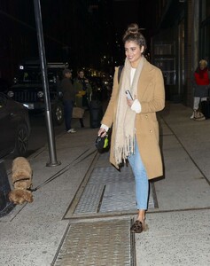 Taylor-Hill---Departing-a-Victorias-Secret-photoshoot-at-Milk-Studios-04.thumb.jpg.0d10ba2668f86bcd5543a83f52033af0.jpg