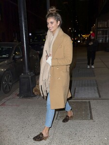 Taylor-Hill---Departing-a-Victorias-Secret-photoshoot-at-Milk-Studios-10.thumb.jpg.2522a7ef65b22eec82124926db7b0707.jpg