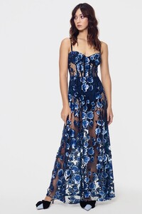 VICTORIAEMBRMAXIDRESS-BLEU_1.thumb.jpg.87f280b0f1230bc06305b22df9f0232b.jpg