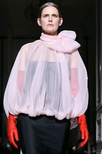 Valentino-Haute-Couture-SS20-Paris-1631-1579718096.thumb.jpg.a23bb10d2c67e92a74bea1ddd2087704.jpg
