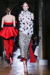 Valentino-Haute-Couture-SS20-Paris-1759-1579718223.thumb.jpg.c040fd02ecbab50c024139794535c0bf.jpg