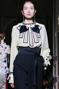 Valentino-Haute-Couture-SS20-Paris-1770-1579718231.thumb.jpg.11738f22e8e7a6b78adb85a772e44d77.jpg