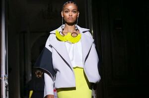 Valentino-Haute-Couture-SS20-Paris-1853-1579718314.thumb.jpg.3f91af1c3e492194fbf427ed3c6b96c4.jpg