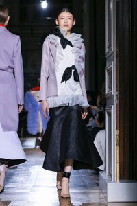 Valentino-Haute-Couture-SS20-Paris-1870-1579718331.thumb.jpg.be25a48680f14d76081ab1f064cac491.jpg
