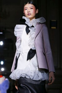 Valentino-Haute-Couture-SS20-Paris-1875-1579718334.thumb.jpg.225970b141269cab552d19077b52d822.jpg